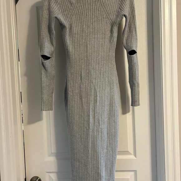 Beautiful soft sweater dress in grey. Only wore twice - Picture 3 of 4